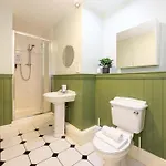 3 Bed Canal St Flat Sleeps 9 Centre