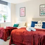 3 Bed Canal St Flat Sleeps 9 Centre Lejlighed Manchester