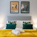 3 Bed Canal St Flat Sleeps 9 Centre Manchester