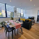 1 Bed Old Trafford Flat Free Parking アパート *