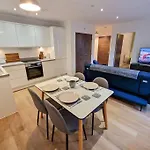 1 Bed Old Trafford Flat Free Parking Holiday home *