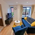1 Bed Old Trafford Flat Free Parking *