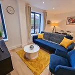 1 Bed Old Trafford Flat Free Parking * Manchester