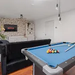 Feriehus Coop Arena & Etihad - Free Parking - Pool Table