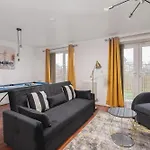 Coop Arena & Etihad - Free Parking - Pool Table Feriehus