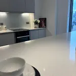 Entire Modern In Centre