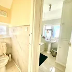 Spacious 3-bed Family Retreat With Cosy Living And Garden! Free Parking Manchester