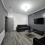 Landcross Co-living - Private Self-cater 別荘 マンチェスター