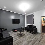 Prázdninový dům Landcross Co-living - Private Self-cater
