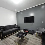 Landcross Co-living - Private Self-cater