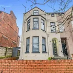 Cosy By Kammili - With Free Parking, Near Centre