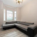 Modern 3br Sleeps 7 Fast Wifi Perfect For Long