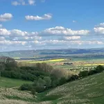Bredon Hill Shepherds Hut & Hot Tub Manchester