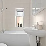 4-bed Perfect For Contractors & Families W Free Parking