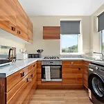 4-bed Perfect For Contractors & Families W Free Parking מנצ'סטר