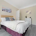 4-bed Perfect For Contractors & Families W Free Parking בית נופש *