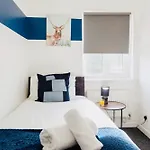 Cozy 3-bed Retreat Near Airport Ideal For Families & Groups 別荘 マンチェスター
