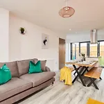 Large 5 Bedroom House 6 Beds Ideal For Contractors *