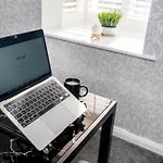 Cozy 2 Bed - Ideal For Long Stays, Relocators & Contractors - Free Parking - Sleeps 2 - By Old Trafford & Salford