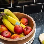 Apartment Cozy 2 Bed - Ideal For Long Stays, Relocators & Contractors - Free Parking - Sleeps 2 - By Old Trafford & Salford Manchester