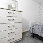 Cozy 2 Bed - Unlimited Wi-fi - Free Parking - Sleeps 6 - By Old Trafford