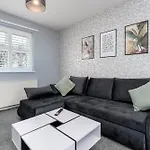 Cozy 2 Bed - Unlimited Wi-fi - Free Parking - Sleeps 6 - By Old Trafford * Manchester
