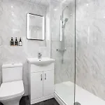 Apartment Cozy 2 Bed - Ideal For Long Stays, Relocators & Contractors - Free Parking - Sleeps 2 - By Old Trafford & Salford *