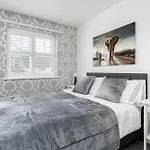 Apartment Cozy 2 Bed - Ideal For Long Stays, Relocators & Contractors - Free Parking - Sleeps 2 - By Old Trafford & Salford