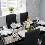 Cozy 2 Bed - Unlimited Wi-fi - Free Parking - Sleeps 6 - By Old Trafford * Manchester