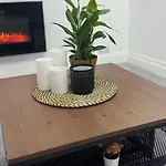 Oasis - Spacious 5 Bedroom House * Manchester