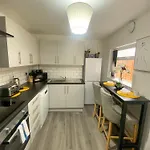 5 Bedroom Luxury Townhouse Near Centre, Sleep 16 Daire *