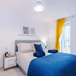 Stunning 3 Story Home, 3 X King Size Beds, Pool Table, Free Parking X2, Ping Pong Apartmán *