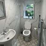 Oasis - Spacious 5 Bedroom House *