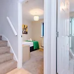 Semesterbostad Charming Townhome Retreat, Close To Manchester