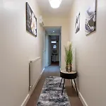Luxury 2br Retreat For Business Travelers Daire *