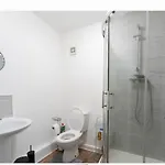 Modern 2br Retreat For Business & Comfort *