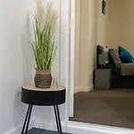 Elegant 2br Retreat For Work & * Manchester