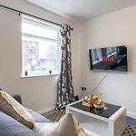 Elegant 2br Retreat For Work & Apartmán