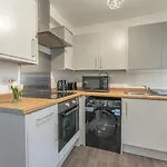 Modern 2br Retreat For Business & Comfort *