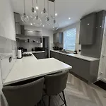 Holiday home The Manchester Haven Sleeps 10 Near City Centre Breakfast Hamper Included