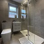 The Manchester Haven Sleeps 10 Near City Centre Breakfast Hamper Included