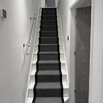 The Manchester Haven Sleeps 10 Near City Centre Breakfast Hamper Included *