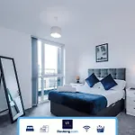 2 Bedroom Penthouse With Balcony By Host A