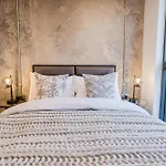 Marron 2br & Walks *