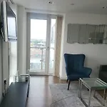 Spectacular Private Bedroom In 2 Bedroom * Manchester
