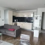 Kwatera prywatna Spectacular Private Bedroom In 2 Bedroom Manchester