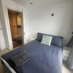 Kwatera prywatna Spectacular Private Bedroom In 2 Bedroom