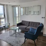 Kwatera prywatna Spectacular Private Bedroom In 2 Bedroom Manchester