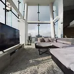 Amazing Skyline Views 3br Duplex With Free Parking Apartment