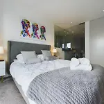 Amazing Skyline Views 3br Duplex With Free Parking Apartment *